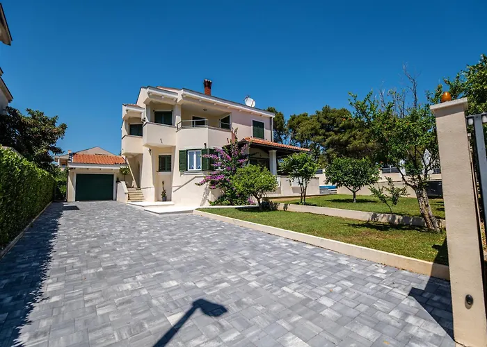Luxury With A Swimming Pool - Diklo, - 22230 * ザダル