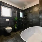 ヴィラ Luxury With A Swimming Pool - Diklo, - 22230