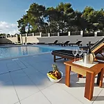 ヴィラ Luxury With A Swimming Pool - Diklo, - 22230