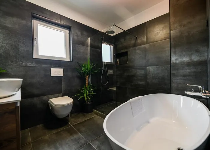 Vila Luxury With A Swimming Pool - Diklo, - 22230