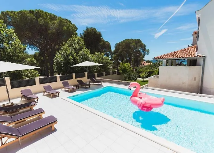 Luxury With A Swimming Pool - Diklo, - 22230 * زادار
