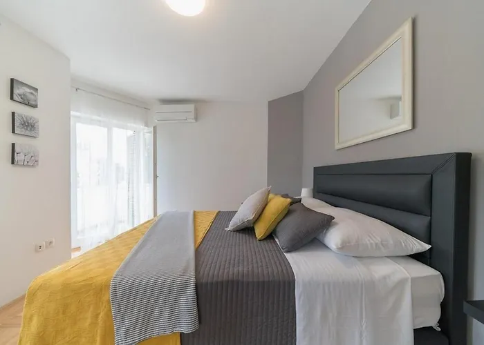 Luxury With A Swimming Pool - Diklo, - 22230 Vila