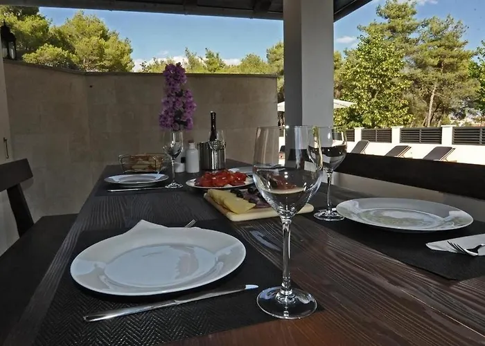 Luxury With A Swimming Pool - Diklo, - 22230 Vila