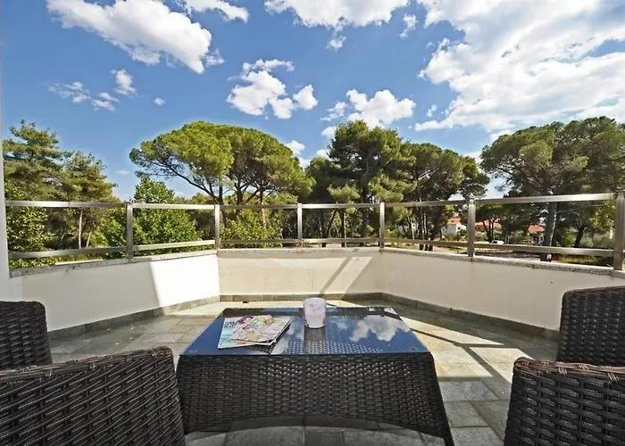 Vila Luxury With A Swimming Pool - Diklo, - 22230 *