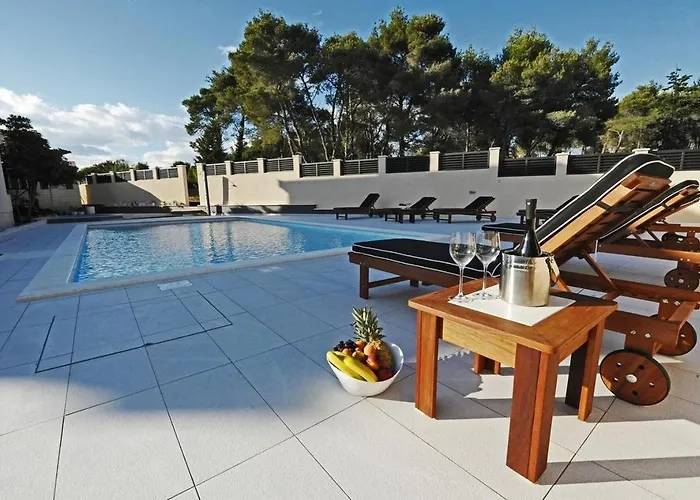 Vila Luxury With A Swimming Pool - Diklo, - 22230
