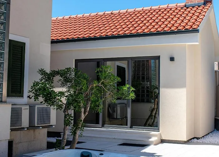 Vila Luxury With A Swimming Pool - Diklo, - 22230 *